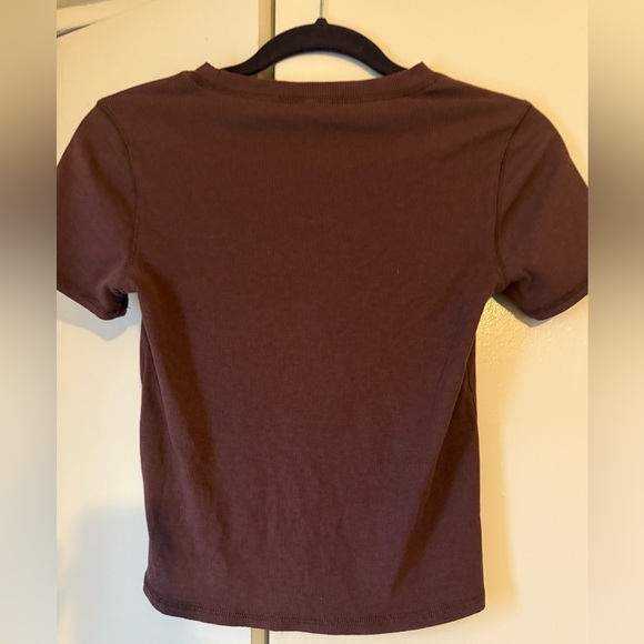 Vuori Women's Mauve Short Sleeve Tee - Picture 4 of 6